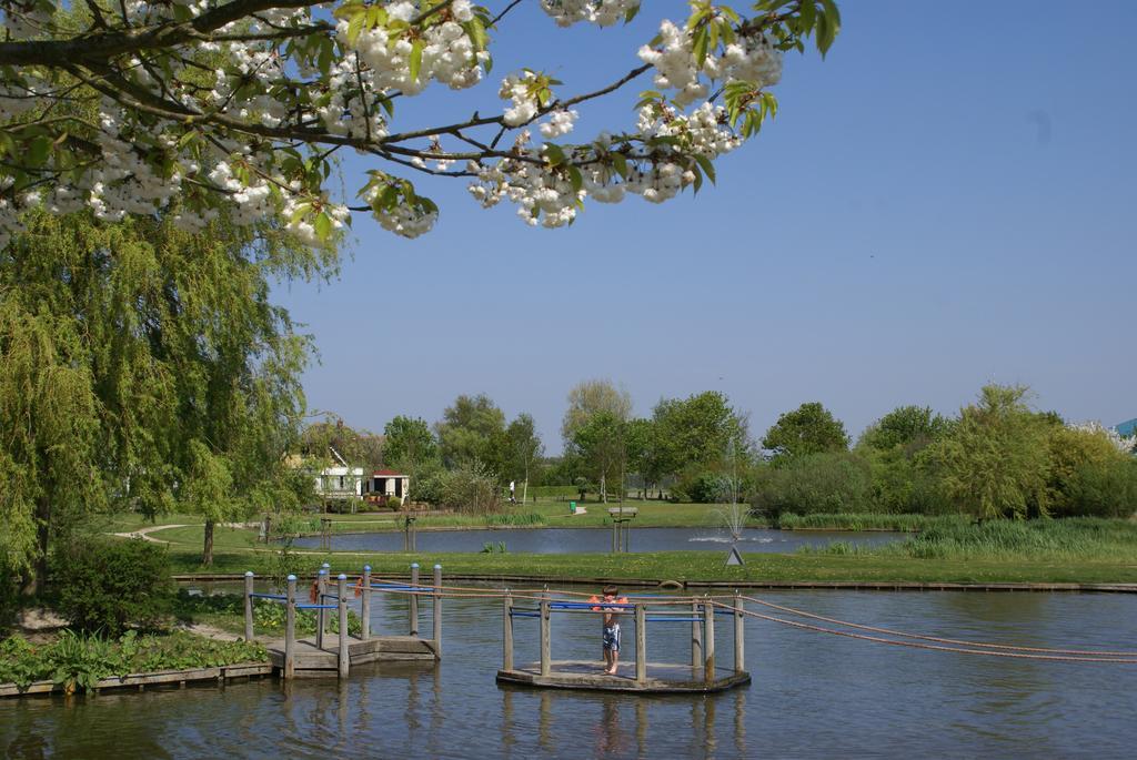 Campingpark De Bongerd Villa Tuitjenhorn Esterno foto