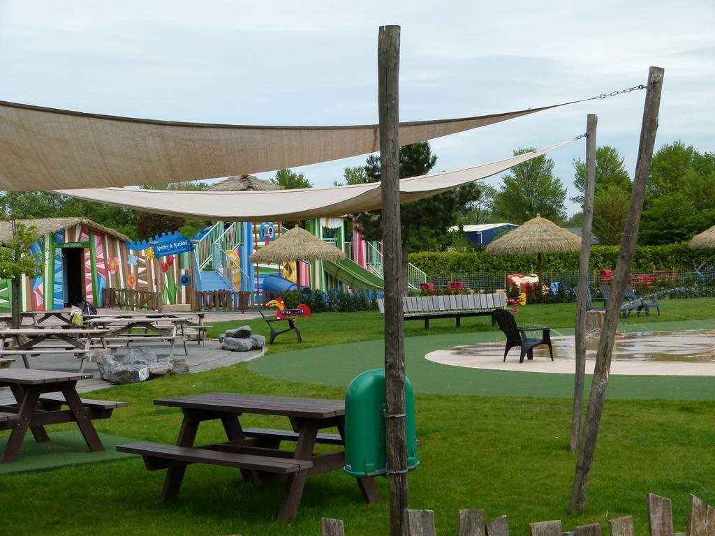 Campingpark De Bongerd Villa Tuitjenhorn Esterno foto